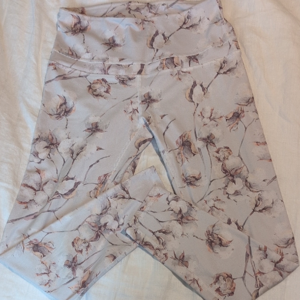 Varley Floral Athletic Shorts - Cream and Brown